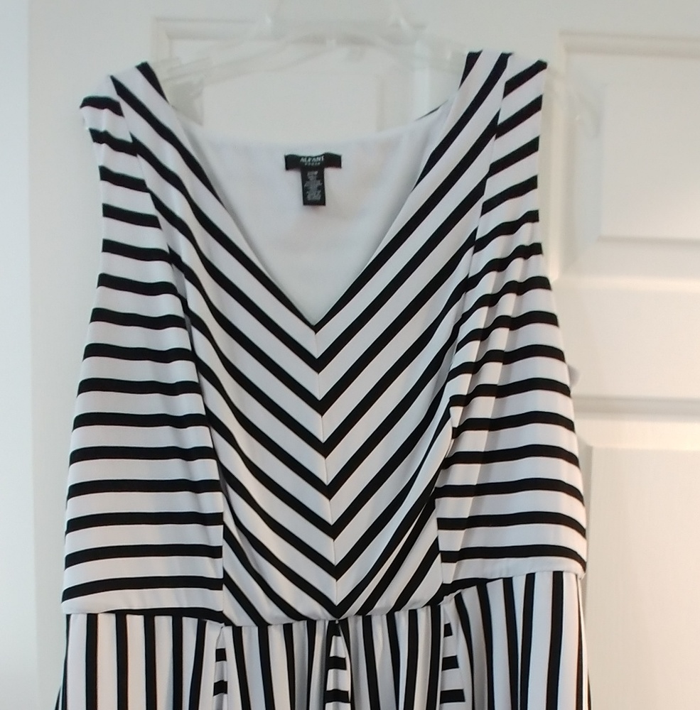 20W Alfani black and white dress